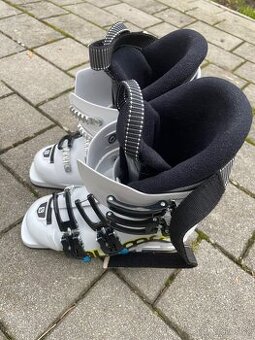 Predám zánovné lyžiarky Salomon  č.38