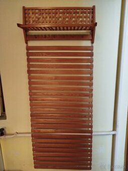 Retro vešiaková stena