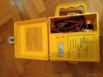 Summit SDIT30 – merač izolačného odporu (megger)