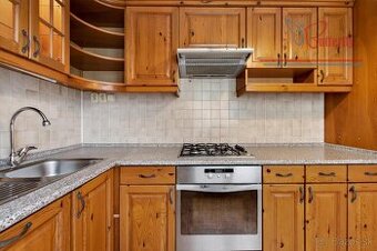 Kuchynská linka z masívneho dreva