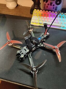 FPV dron 5 palec digital ELRS na 4S