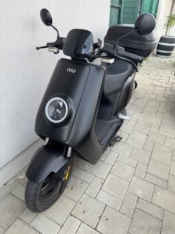 Niu n sport black elektricky skuter