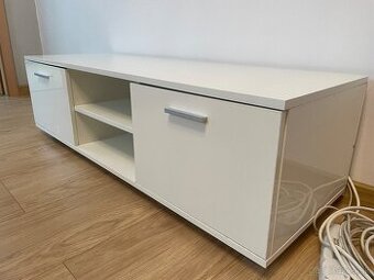 Skrinka pod TV