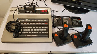 Philips Videopac G7000 (1980) – 4 hry, 2 joysticky + adaptér