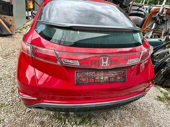 Predám rádio Displej Budíky Spinacka Kufor Sklo HONDA CIVIC