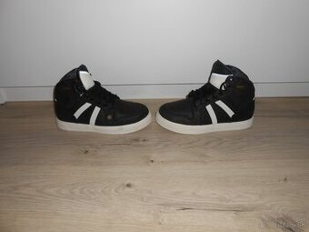Predam len vyskusane GORE-TEX moto topanky HELD s vibramovou