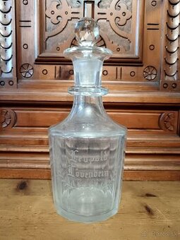 Starožitná sklenená karafa