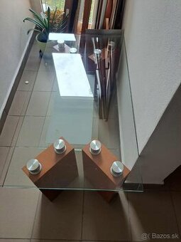 Stolík konferenčný