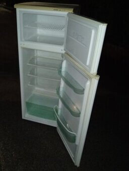 Na predaj: ZACHOVALÁ plnefunkčná chladnička s mrazničkou