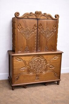 masívna skriňa s krásnou kresbou - 1