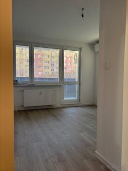 Dvojgarsonka, Petrzalka Znievska, komplet rekonstrukcia