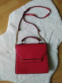 Elegantná červená kabelka (Orsay)