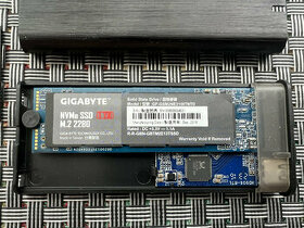 GIGABYTE NVMe 1TB SSD + AXAGON EEM2-SB2 krabička