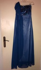 dámske dlhé spoločenské šaty vo farbe kráľovskej modrej