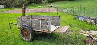 Vyklapatelna vlecka za traktor