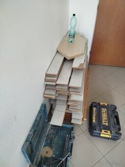 Darujem plavaciu podlahu starsiu