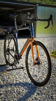 Orbea TERRA M30TEAM bicykel, blue carbon view/leo orange