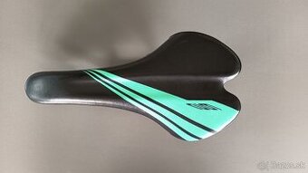 Sedlo 143 mm cierno-zelene