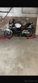 Suzuki gsr 600