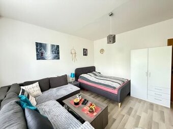 REZERVOVANÉ - KVP - BAUEROVA 2 IZBOVÝ BYT 51 M2, MUROVANÉ JA