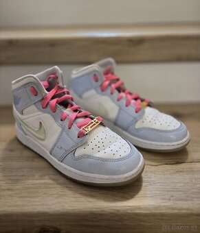 Predám tenisky 37½ Nike Air Jordan 1 MID SE Dubaj