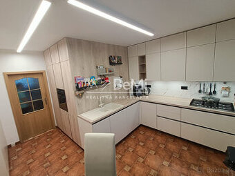 PREDÁME 4 IZBOVÝ BYT 98m², 2x wc, 2x klíma, 3D krb🏡