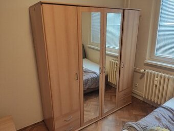 Šatníková skriňa 180x190 cm
