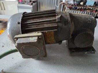 motor s prevodovkou