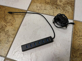 USB hub Axagon s funkciou nabíjania