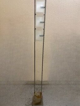 Lampa – dizajnový stojanový kúsok – 5 €