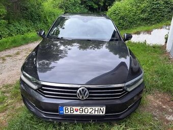VW Passat Variant (2018) – Šedá tmavá metalíza