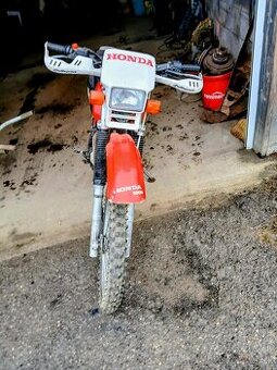 Honda XL 600R.