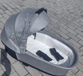 Vanička cybex priam 4.0. s adaptermi