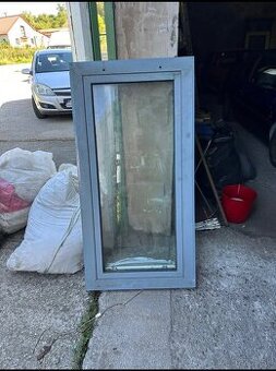 Plastove okna 138x70 sede 16 ks