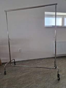 Nastavitelny stender