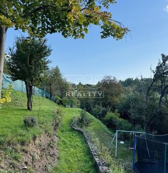 Ponúkame exkluzívne na predaj priestrannú a slnečnú...