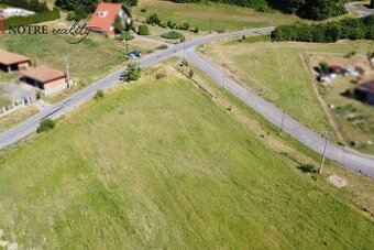 Rovinatý stavebný pozemok pri Lučenci.