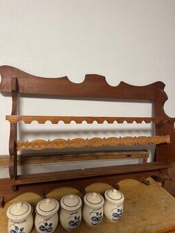 Držiak na koreničky s koreničkami