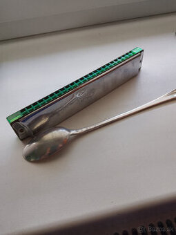 Predám ústnu harmoniku,striebornú lyžičku,dekoračné predmety