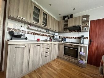 Ponúkam Vám na predaj 2 izbový byt v centre mesta Levice.