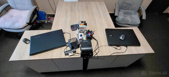 Kancelársky set - stoly + skrine