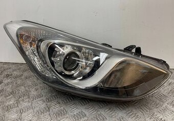 Hyundai i30 II 2 2012- pravé predné svetlo
