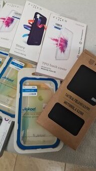 Približne 600ks puzdier na mobilné telefóny