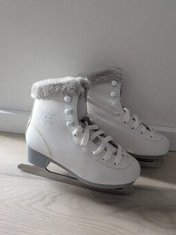 Dievčenské korčule 32