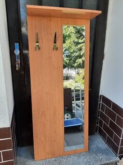 Predám vešiak so zrkadlom - vešiakovu stenu do chodby