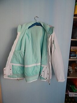 Zimná dámska bunda.