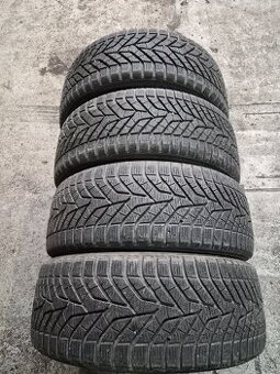 Predam 4ks zimne pneu 215 45 18