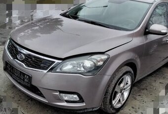 KIA CEED 1.4 2010 predám MOTOR G4FA, DVERE, SVETLO, KAPOTA,