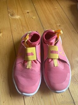 Tenisky Nike velk 31