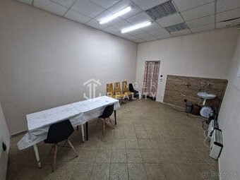 Exkluzívne – Na predaj obchodný priestor v Lubeníku - 1